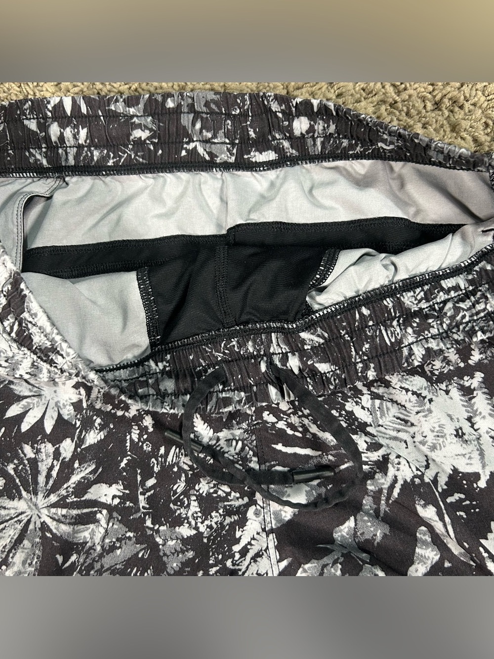 Lululemon Current State Shorts Mens Large 9" Canopy Ice Black Tropical Elements - Picture 2 of 9